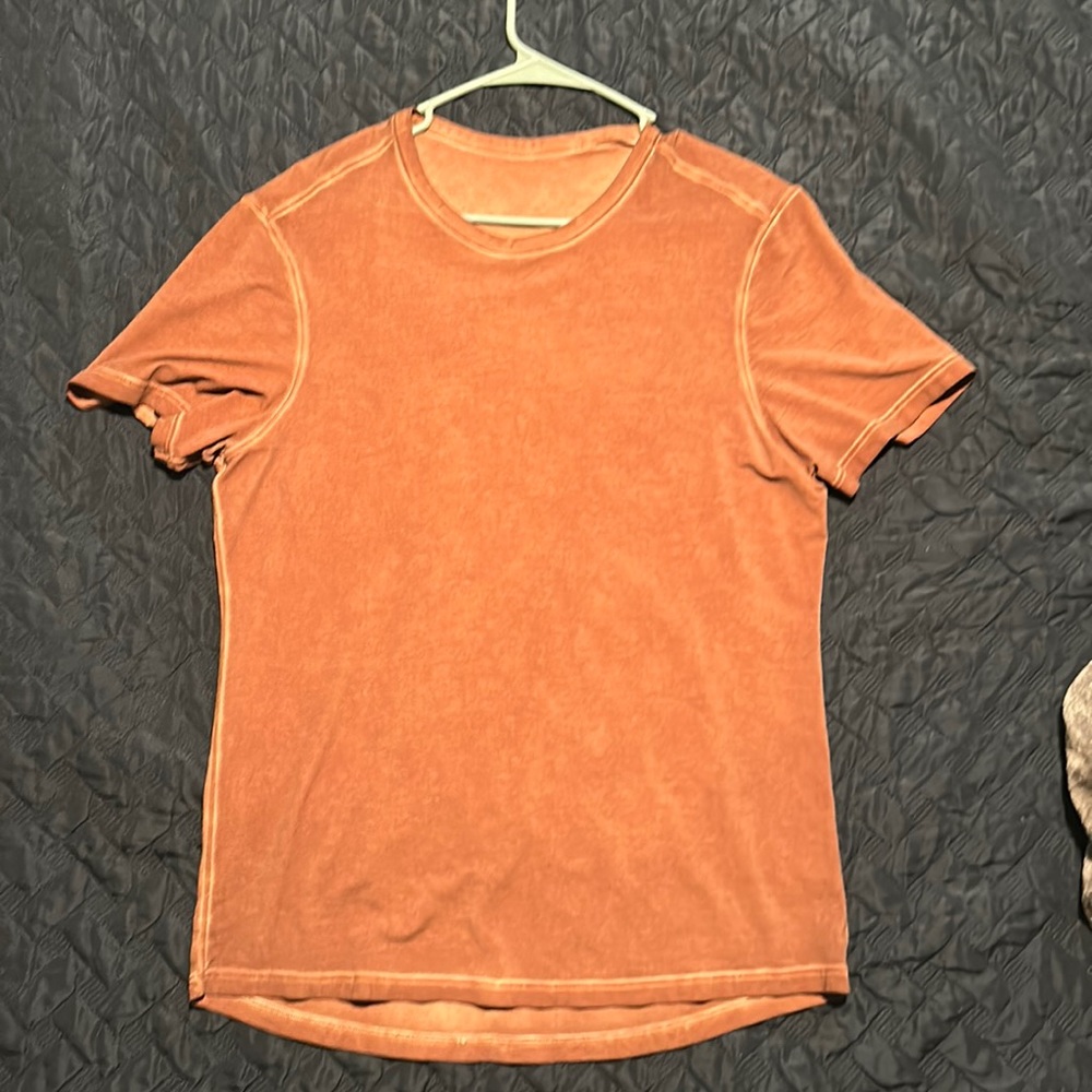 Men’s lululemon t shirt size medium. Brown/copper color